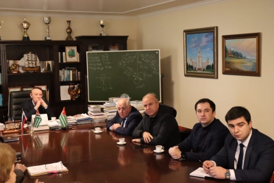 Meeting of the Chairman of the State Committee of the Republic of Abkhazia for Repatriation Kharaziya Vadim with the Rector of the Abkhaz State University Aleko Gvaramia.