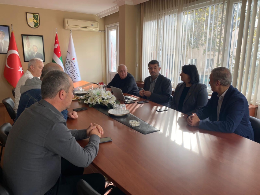 14 ноября, в Стамбуле прошла встреча делегации из Абхазии с председателем Федерации Абхазских культурных центров Левентом Атрышба.