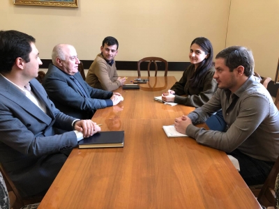 Vadim Haraziya Devlet Yatırım Ajansı müdürü İlona Lakerbaya ile görüştü