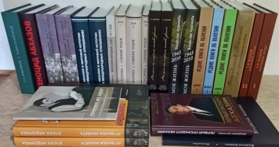 Музей истории зарубежных абхазов пополнился ценными экспонатами из фонда Первого Президента.
